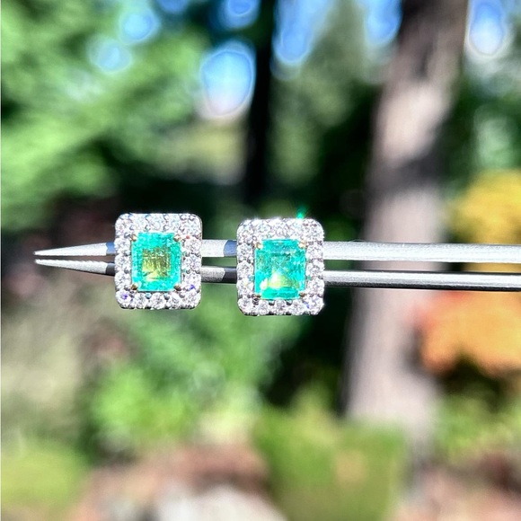 Natural Columbia Emerald nearly 2cts  (1.85cts) with Diamonds in 18K gold - Picture 5 of 6